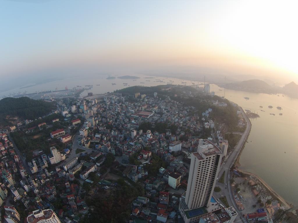 Viet Nhat Halong Hotel - Bai Chay Ha Long Exteriör bild