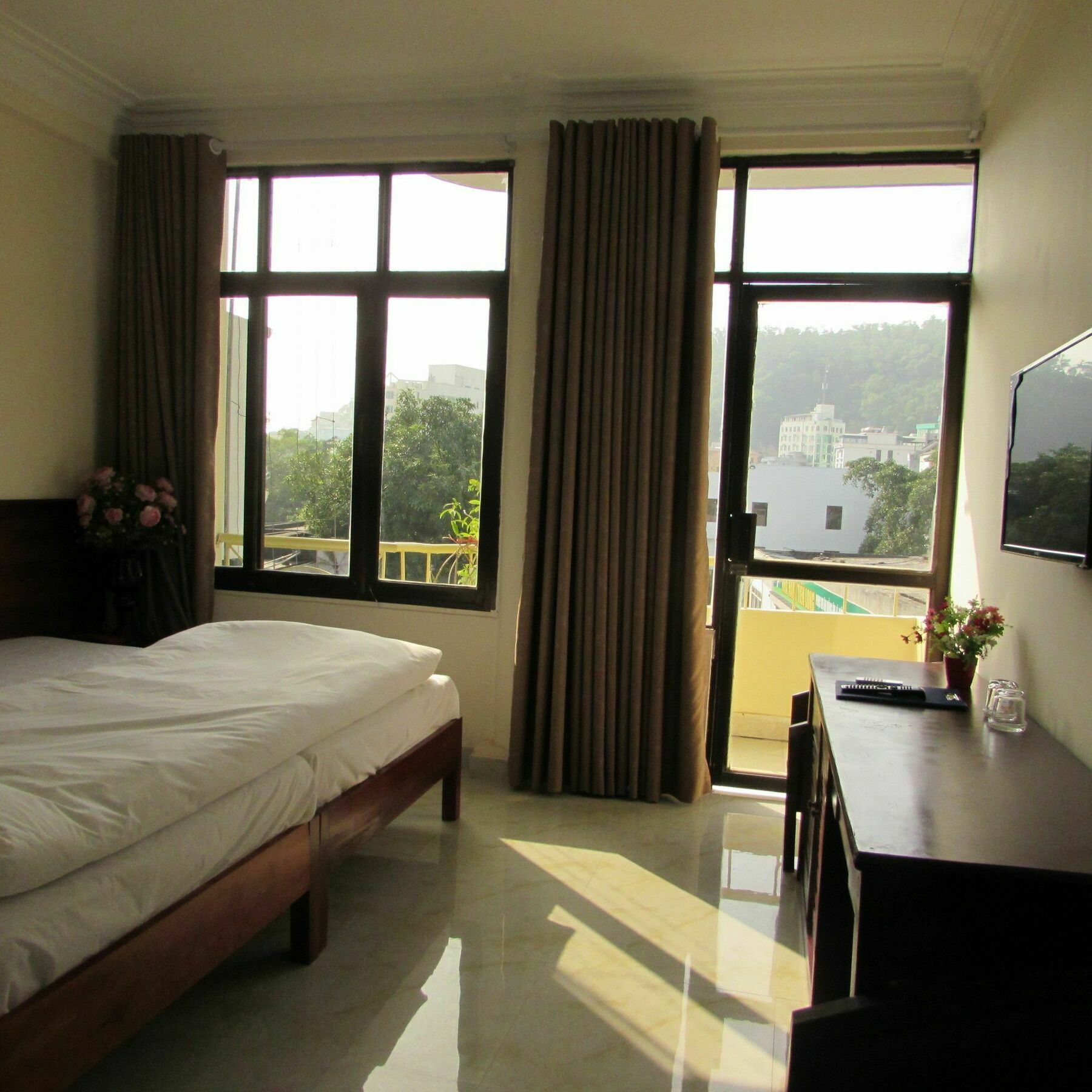 Viet Nhat Halong Hotel - Bai Chay Ha Long Exteriör bild